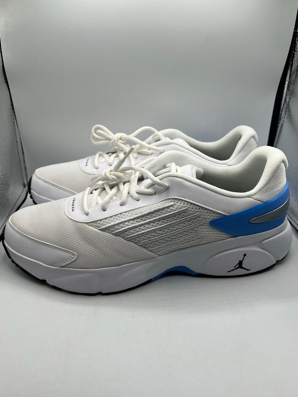 Air Jordan Trunner Flow ‘White University Blue Metallic Silver' size 12 mens